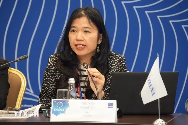 Head of Vietnam News' News Department Nguyen Khanh Chi delivers a speech at the 19th OANA General Assembly. (Photo: VNA)