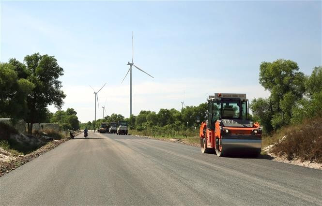 Construction units are speeding up completion of the section through Ninh Chau commune. (Photo: VNA)
