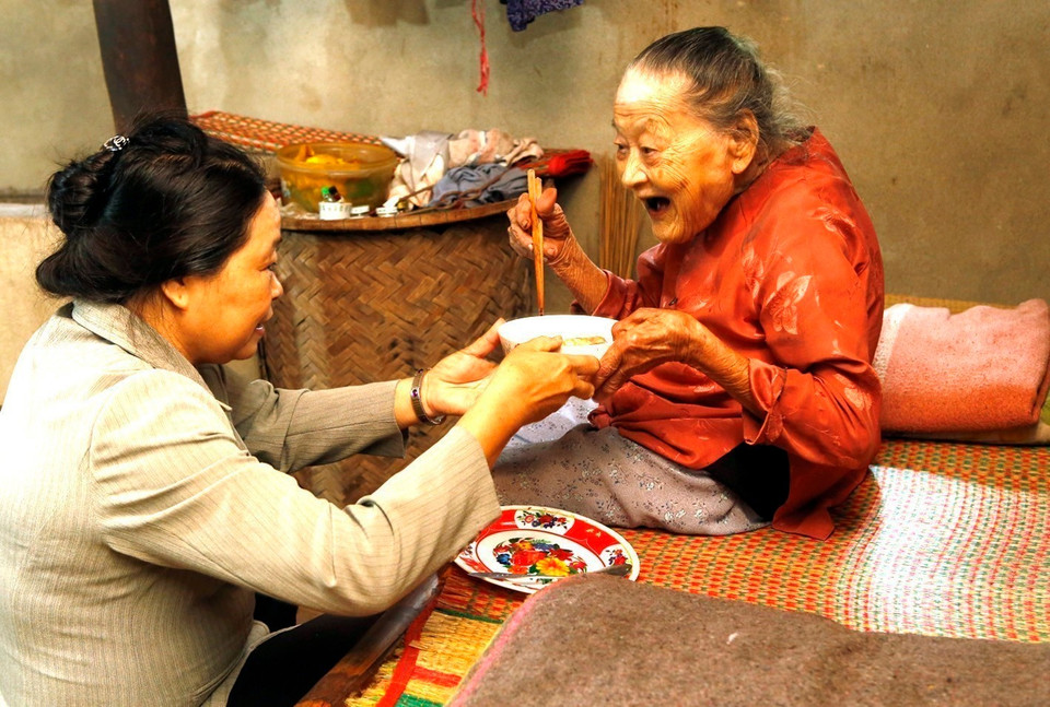 Caring for elderly people in Da Nang. (Photo: VNA)
