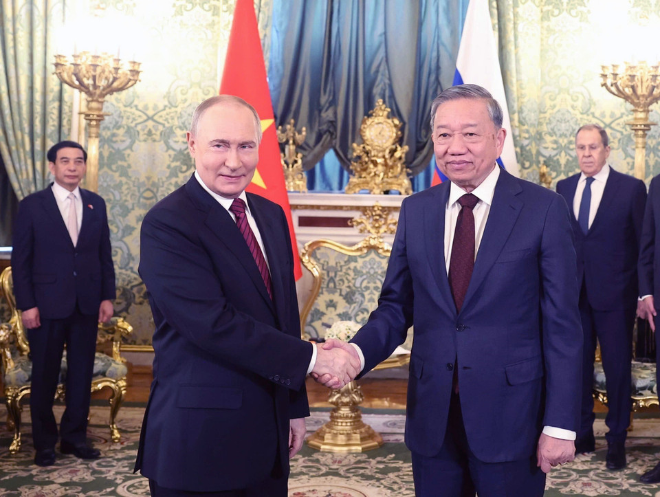 Party General Secretary To Lam holds a brief meeting with Russian President Vladimir Putin at the Kremlin. (Photo: VNA)