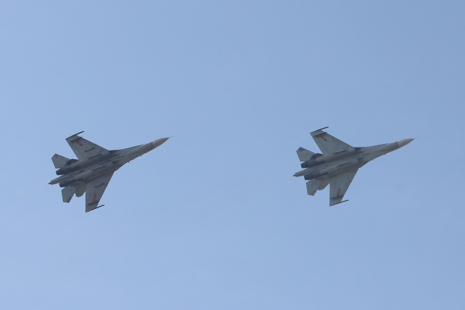 The performance by the Air Defense-Air Force opens the rehearsal for the parade to celebrate the 50th anniversary of the Liberation of the South and National Reunification Day. (Photo: VNA)