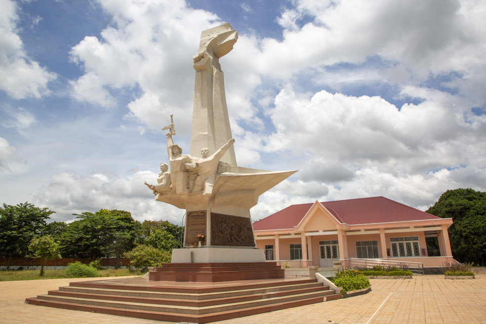 The Trang Lon – Anti-US Belt Memorial Site, a national historical relic, has been invested with an exhibition house and a victory monument. (Photo: VNA)