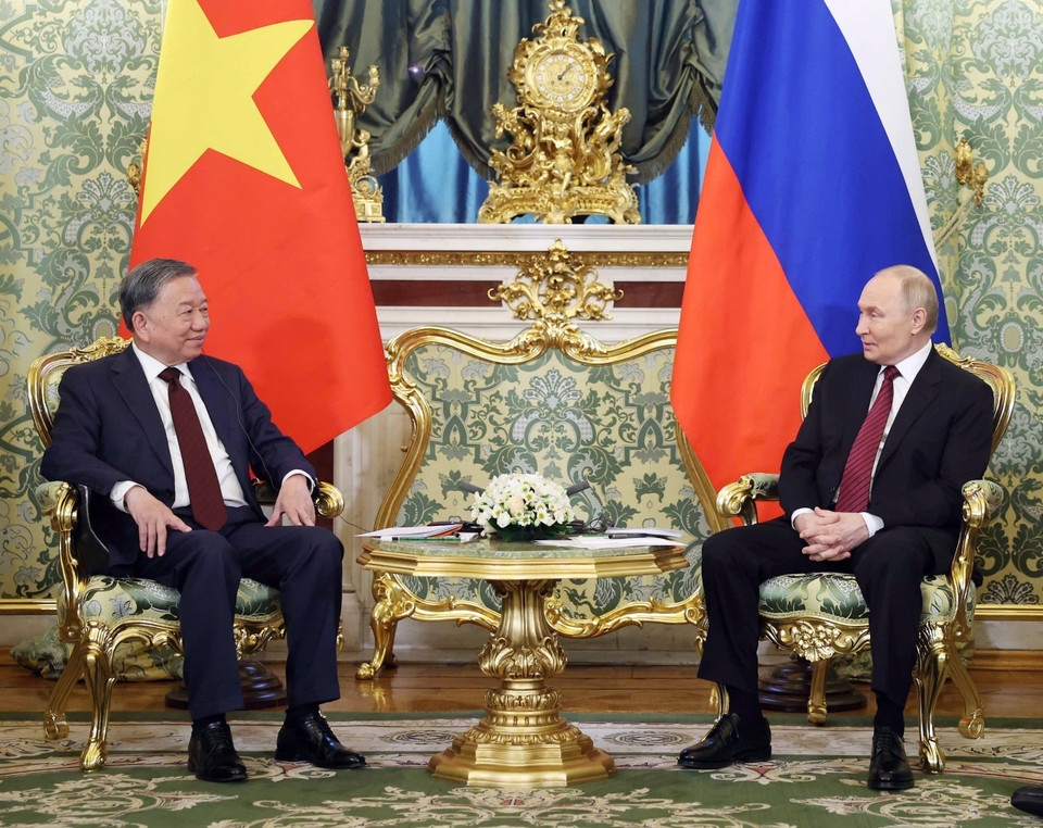 Party General Secretary To Lam holds a brief meeting with Russian President Vladimir Putin at the Kremlin. (Photo: VNA)