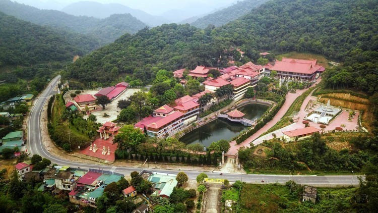 Truc Lam Yen Tu Zen Monastery (also known as Lan Pagoda), located on Yen Tu Mountain in the Yen Tu Monuments and Landscape (Quang Ninh), was chosen by King Tran Nhan Tong as his place of monastic practice. The monastery was reconstructed in 2002. (Photo: VNA)