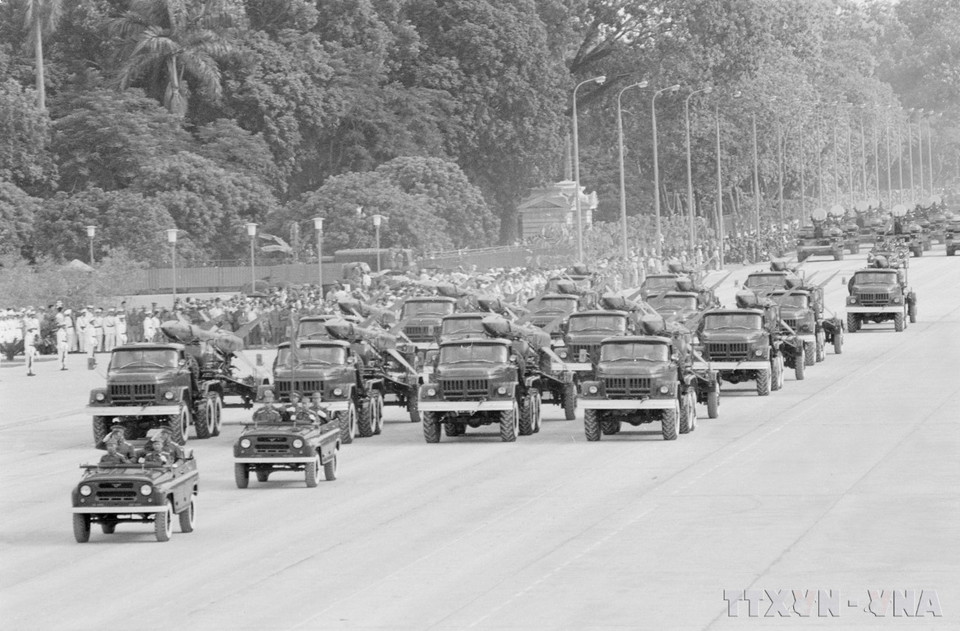 Missile troops parading past the grandstand. (Photo: VNA)