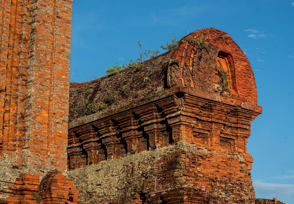 The intricate architecture of Banh It Towers is testament to the sustainable construction techniques and the artistic mastery of the ancient Cham. (Photo: VNA)