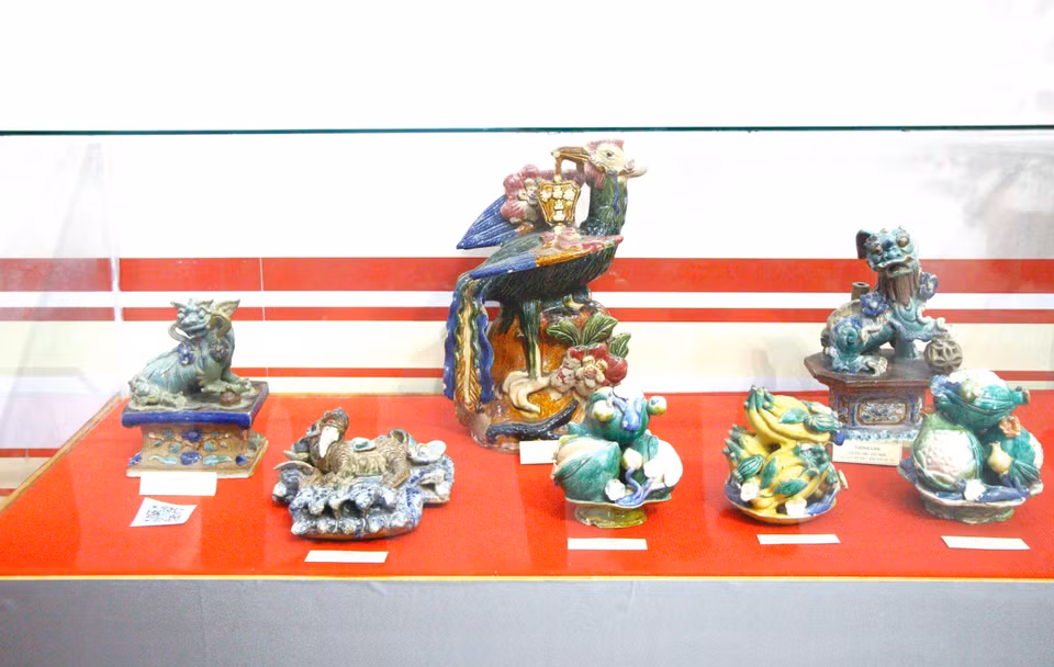A wide range of ceramic products on display. (Photo: VNA)