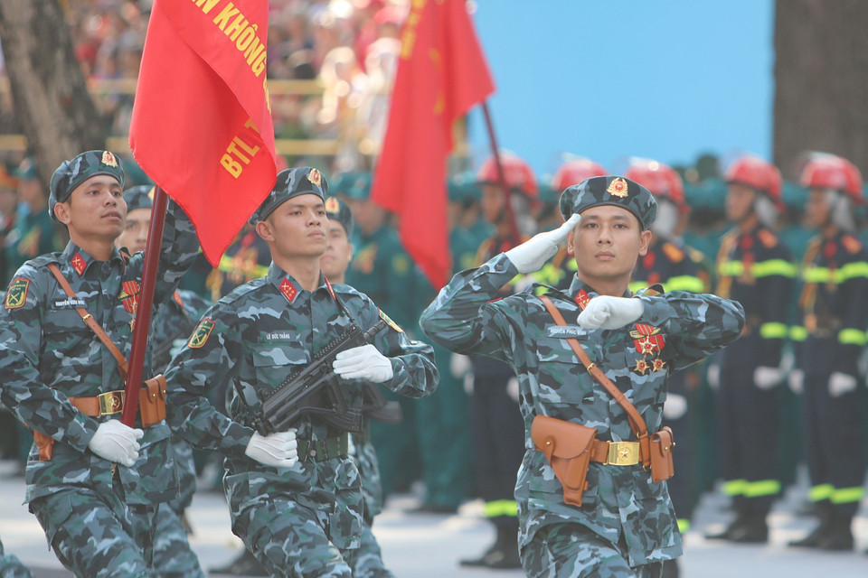 Vietnamese People's Army forces participate in the full dress rehearsal. (Photo: VNA)