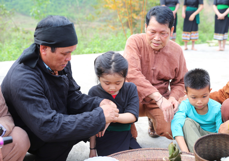 For the O Du, age is calculated based on the sound of the first thunder each year. (Photo: VNA)