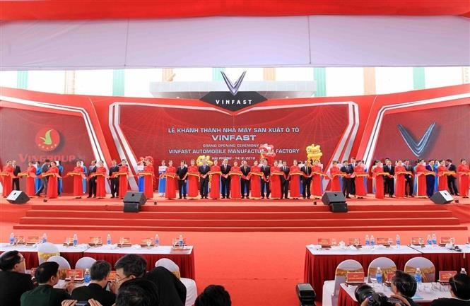 Vingroup holds the inauguration ceremony of the VinFast automobile factory, officially commencing mass production. (Photo: VNA)