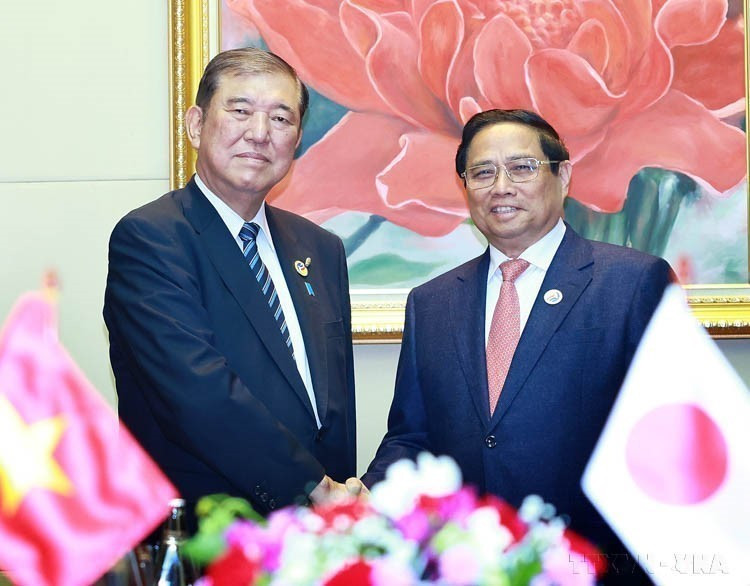 During the 44th and 45th ASEAN Summits and related meetings in Vientiane, Laos, Prime Minister Pham Minh Chinh met with Japanese Prime Minister Shigeru Ishiba on the morning of October 11, 2024. (Photo: VNA)