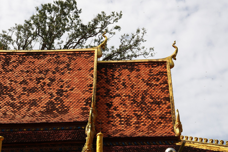 The roof of the main hall is tiered in three levels, with the two upper roofs steeper than the lowest one. (Photo: VNA)
