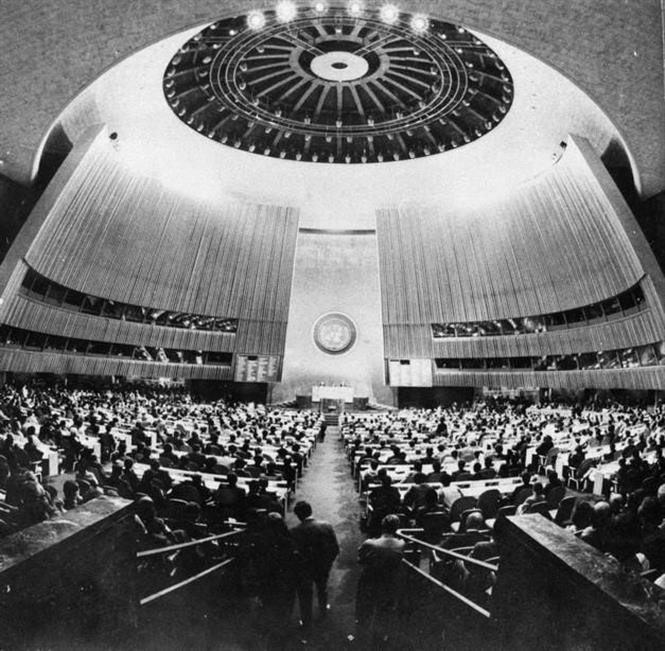 The founding of the United Nations in 1945 reflects the shared aspiration of humankind for peace, security, and development after the horrors of World War II. In the photo: The 32nd plenary session of the UN General Assembly, September 20, 1977. (File photo: VNA)