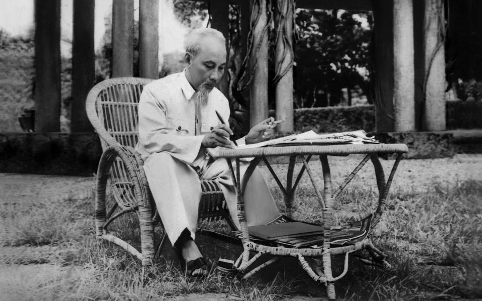 During his lifetime, President Ho Chi Minh often takes the time to read, comment on, and directly edit VNA’s news and articles. (Photo: VNA)