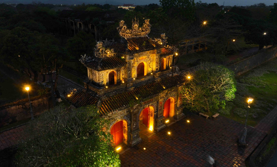Hien Nhon Gate (also called Hien Nhan) is located on the eastern side of Hue’s Imperial City, on Doan Thi Diem Street in Thuan Thanh Ward, Hue City. In the past, this gate was reserved for male officials, and it is considered the most beautiful among the 13 gates, adorned with intricate carvings and decorations. (Photo: VNA)
