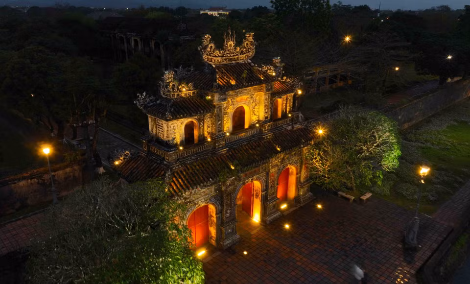 Hien Nhon Gate (also called Hien Nhan) is located on the eastern side of Hue’s Imperial City, on Doan Thi Diem Street in Thuan Thanh Ward, Hue City. In the past, this gate was reserved for male officials, and it is considered the most beautiful among the 13 gates, adorned with intricate carvings and decorations. (Photo: VNA)