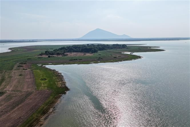 Dau Tieng Lake – Vietnam’s largest man-made reservoir – exudes a poetic charm amid Tay Ninh’s mountains and forests. (Photo: VNA)
