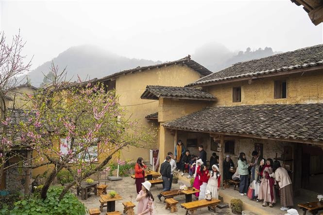Tourists visiting Lo Lo Chai village. (Photo: VNA)