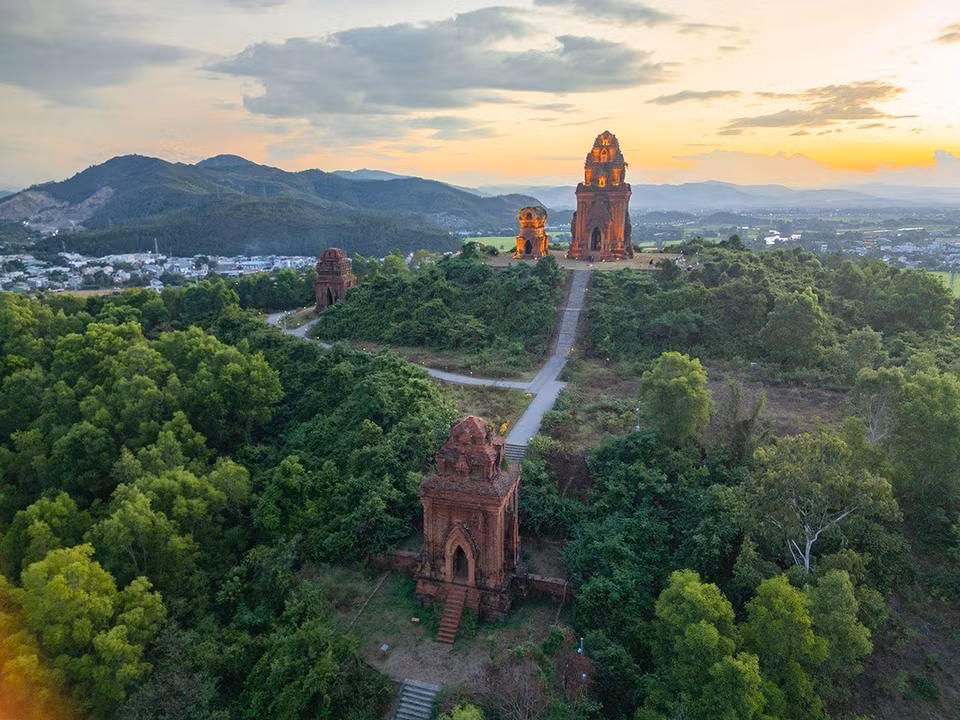 The Banh It tower complex sits on a hilltop in Tuy Phuoc Bac commune, comprising four towers: the Main Tower (Kalan), the Gate Tower (Gopura), the Fire Tower (Kosagrha), and the Stele Tower (Posah). (Photo: VNA)