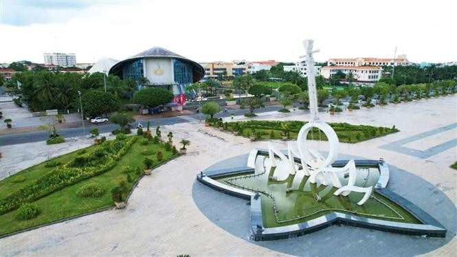 Hung Vuong Square in Bac Lieu ward, Ca Mau province – a venue for various cultural and art events, also a popular tourist attraction. (Photo: VNA)