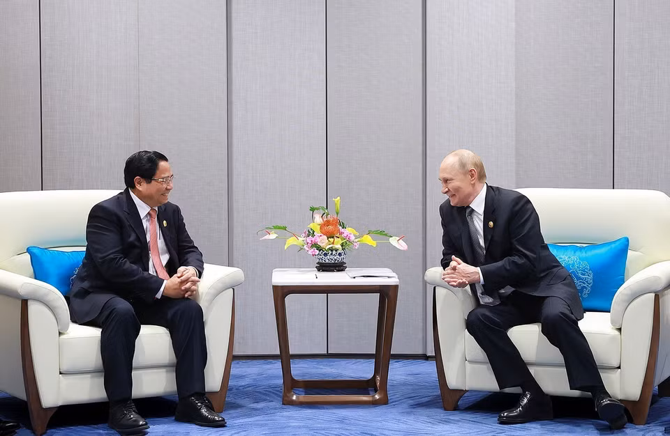 Prime Minister Pham Minh Chinh meets with Russian President Vladimir Putin in Tianjin, China. (Photo: VNA)