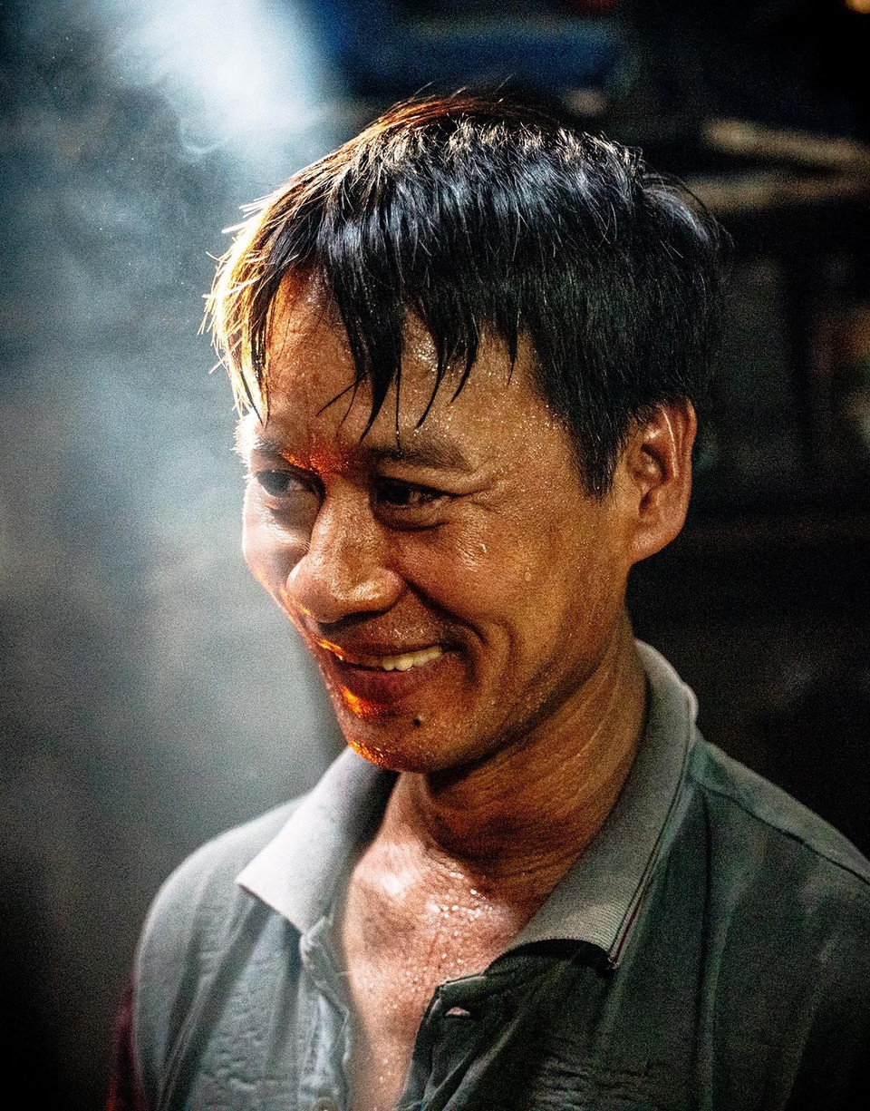 Mr. Nguyen Van Tuan has been devoted to the fish-steaming trade for over 30 years. (Photo: VNA)