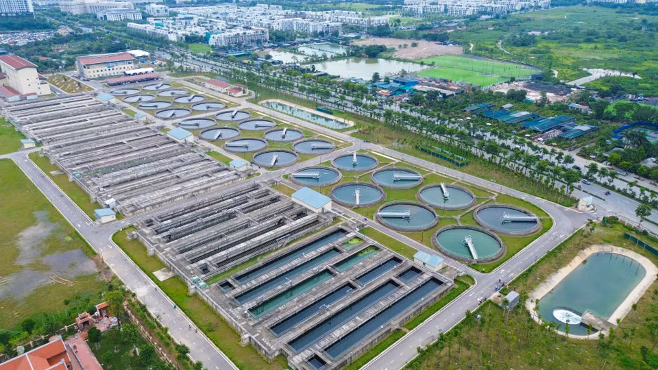 Covering an area of about 13.8 hectares, the first phase of the Yen Xa Wastewater Treatment Plant has a capacity of 180,000 m³ per day and night, which will gradually increase to 270,000 m³ and eventually reach 576,000 m³ per day and night. (Photo: VNA)