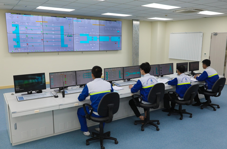 The central control room overseeing the entire operation of the Yen Xa Wastewater Treatment Plant. (Photo: VNA)