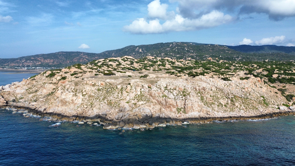 The Rock Park lies along the coastline of Nui Chua National Park, part of the Nui Chua World Biosphere Reserve in Vinh Hai commune, Ninh Hai district, Ninh Thuan province. (Photo: VNA)