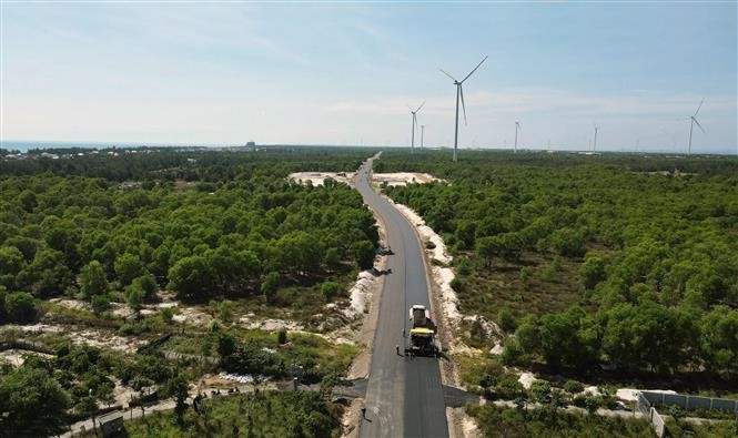 The Quang Tri coastal road opens up development opportunities for areas along the shoreline. (Photo: VNA)