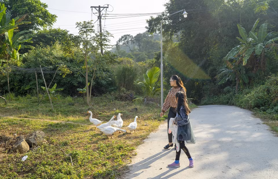 Cam Mountain features stunning landscapes, cool weather, rustic countryside scenery, and the friendly local people, attracting visitors seeking a “slow living” travel experience. (Photo: VNA)