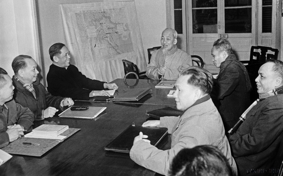 President Ho Chi Minh chairs the 3rd meeting of the Party Central Committee to discuss the State plan for 1961. (Hanoi, December 1960). (Photo: VNA)