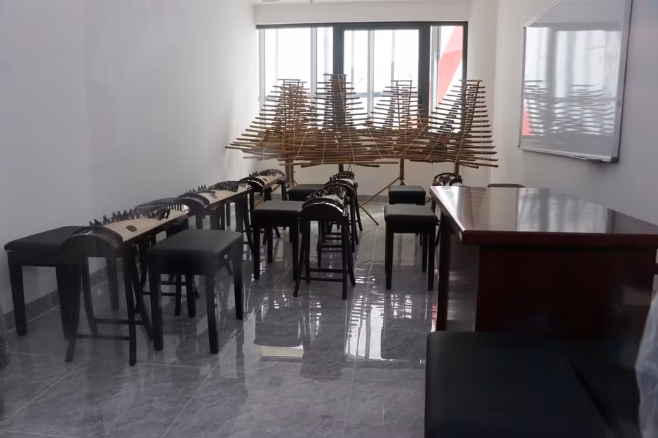 Classroom for learning traditional musical instruments. (Photo: VNA)