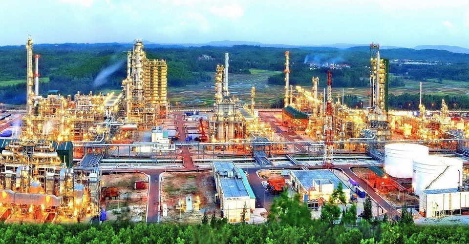 Dung Quat Oil Refinery, the first of its kind and second largest in Vietnam, plays a vital role in the national energy sector. (Photo: VNA)