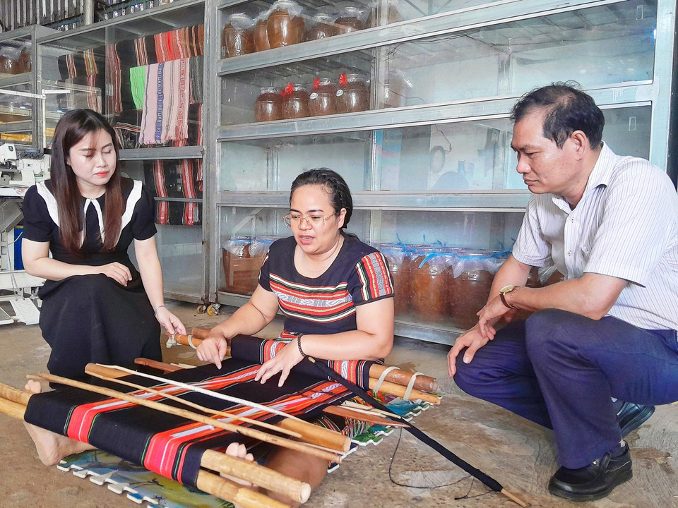 In 2024, the Ministry of Culture, Sports and Tourism recognized the traditional brocade weaving craft of the S’tieng people in Binh Phuoc province (now part of Dong Nai) as the national intangible cultural heritage. (Photo: VNA)
