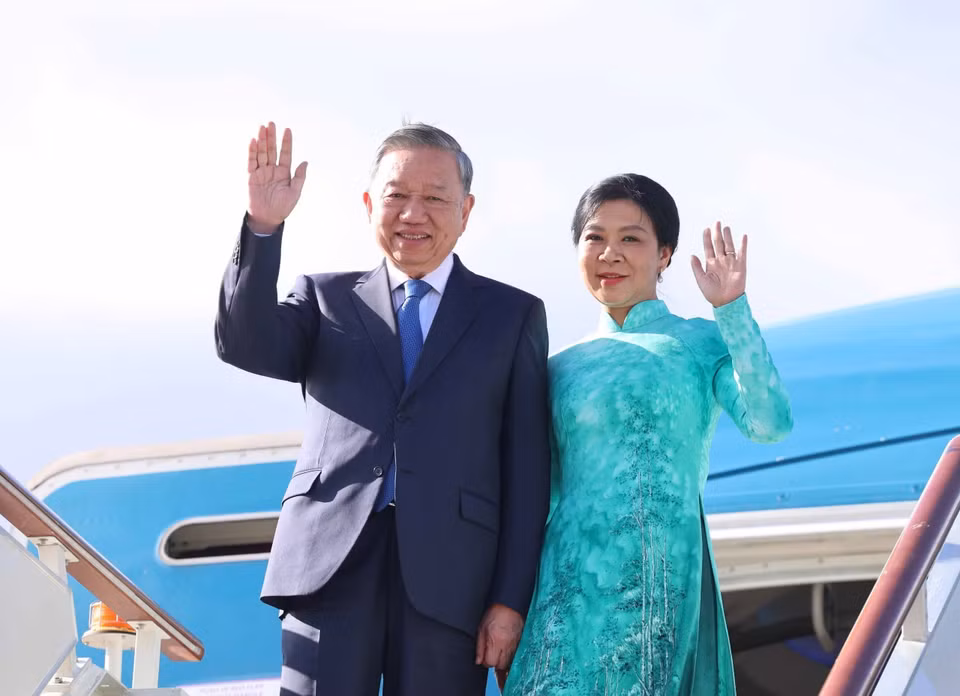 General Secretary To Lam and his spouse arrive in Moscow, commencing an official visit to the Russian Federation and attending the 80th anniversary of Victory Day in the Great Patriotic War. (Photo: VNA)