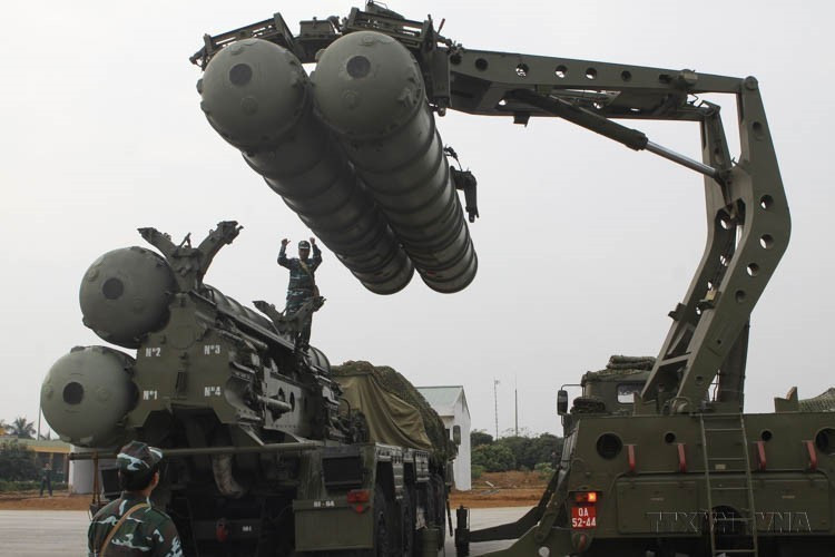 The Missile Force has received major investment from the Party and State to advance directly towards modernisation, including the deployment of the advanced S-300 air defence missile system, always ready to firmly defend national airspace, maritime zones, and islands. (Photo: VNA)