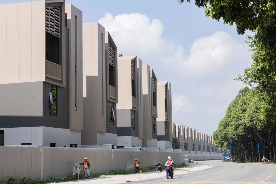 Spacious and modern residential areas are under construction in Binh Duong New City. (Photo: VNA)