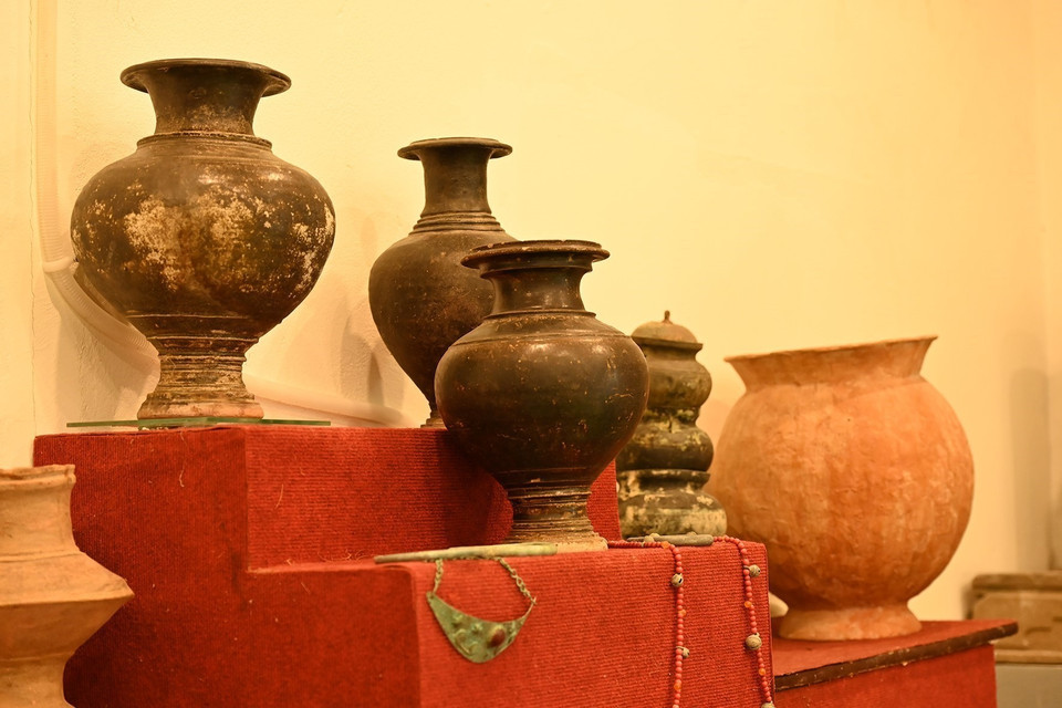 Numerous valuable antiquities on display at the museum. (Photo: VNA)