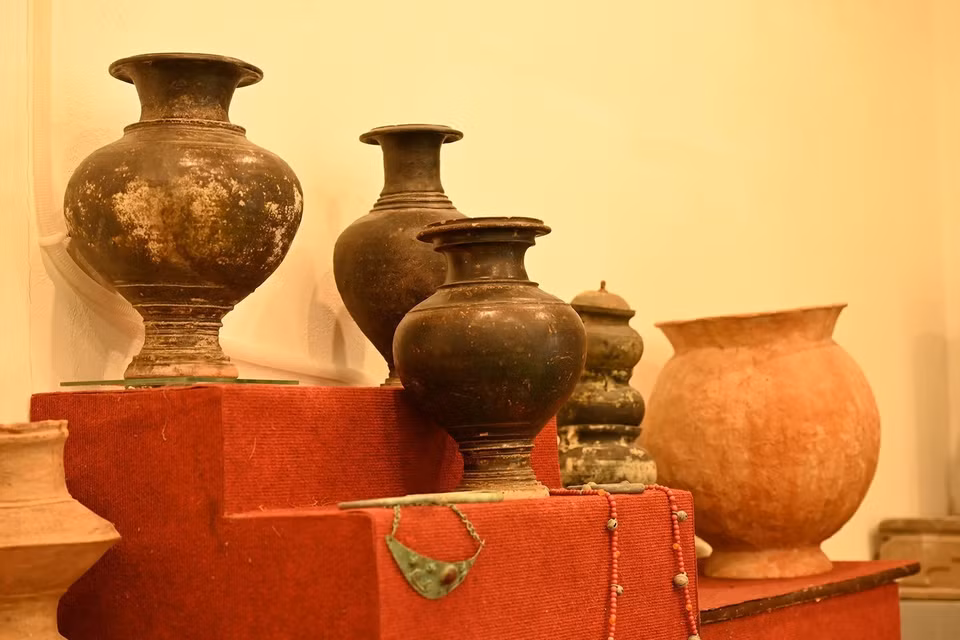 Numerous valuable antiquities on display at the museum. (Photo: VNA)