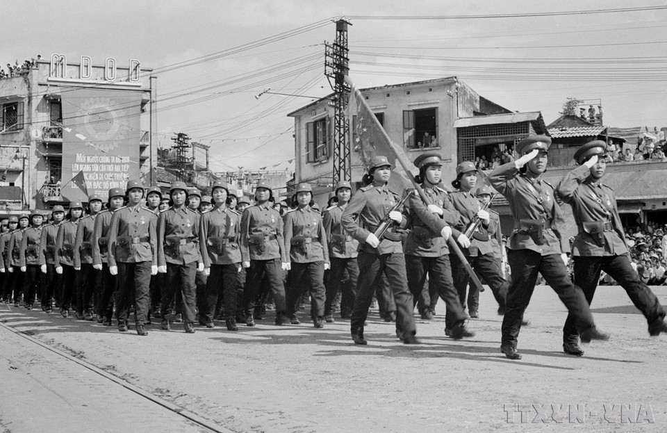 Parade contingents marching through the streets of the capital city on the morning of September 2, 1975. (Photo: VNA)