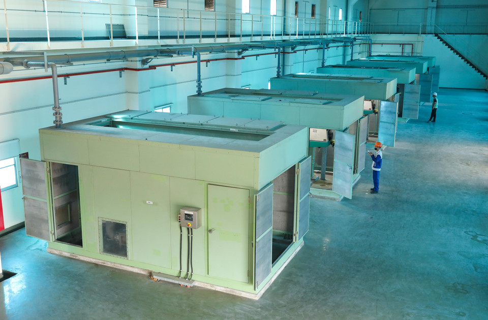 The gravity sludge press system dewaters sludge before transporting it to the Yen So landfill. (Photo: VNA)