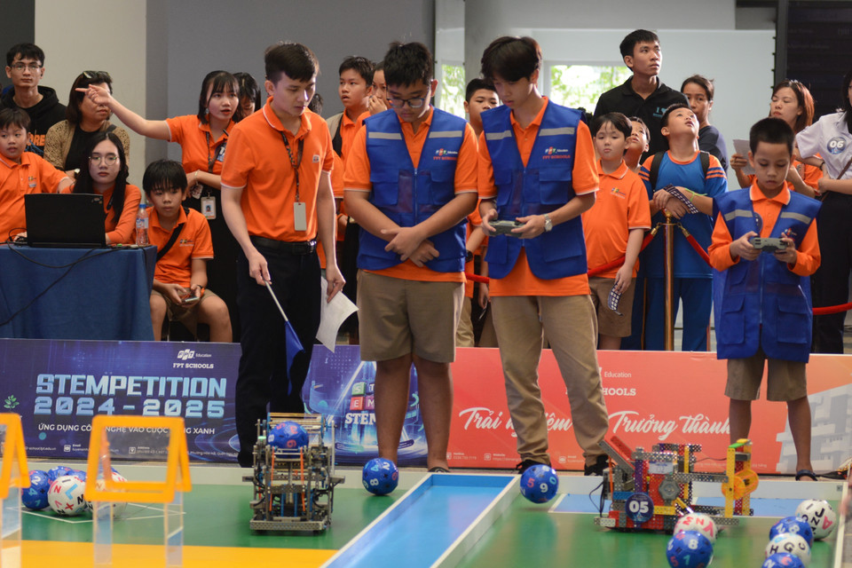 OPEN STEM DAY 2024 at FPT Da Nang Primary and Secondary School attracts over 6,000 students, parents, and teachers from Da Nang and Quang Nam provinces. (Photo: VNA)