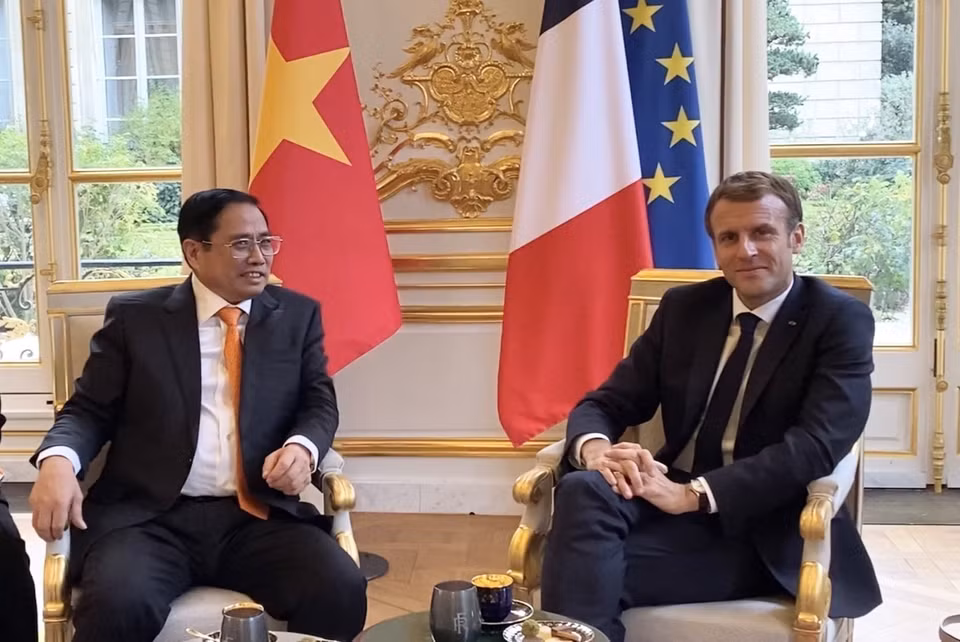During his official visit to France, on the afternoon of November 4, 2021, at the Élysée Palace in Paris, Prime Minister Pham Minh Chinh meets with French President Emmanuel Macron. (Photo: VNA)