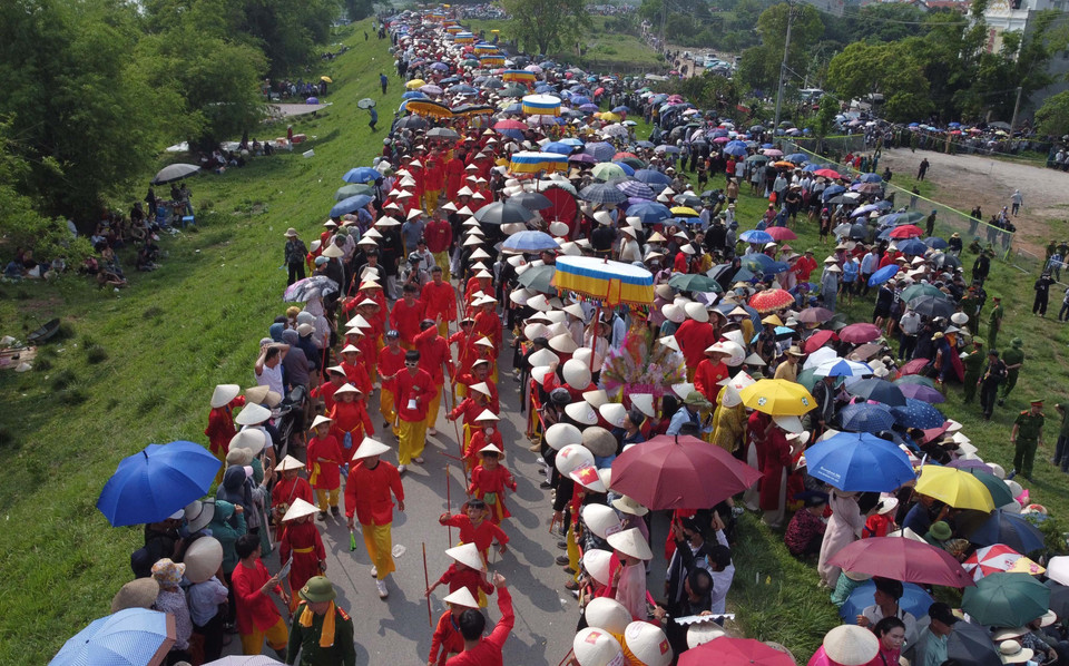 The procession of six Hieu generals marching to battle. (Photo: VNA)