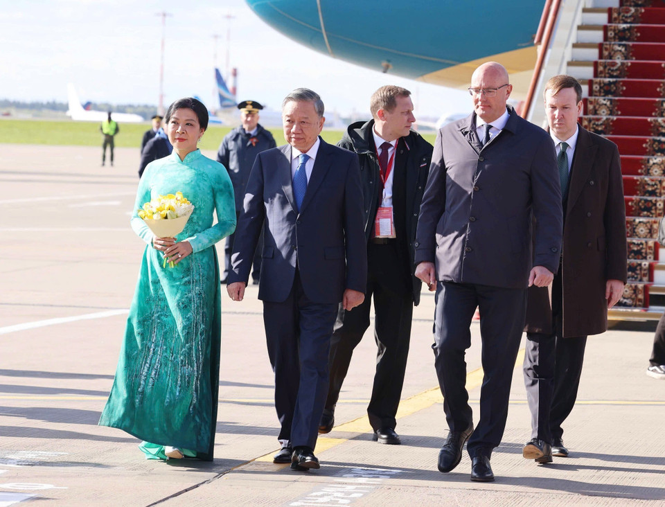 General Secretary To Lam and his spouse arrive in Moscow, commencing an official visit to the Russian Federation and attending the 80th anniversary of Victory Day in the Great Patriotic War. (Photo: VNA)