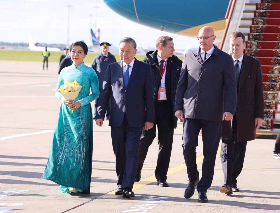 General Secretary To Lam and his spouse arrive in Moscow, commencing an official visit to the Russian Federation and attending the 80th anniversary of Victory Day in the Great Patriotic War. (Photo: VNA)