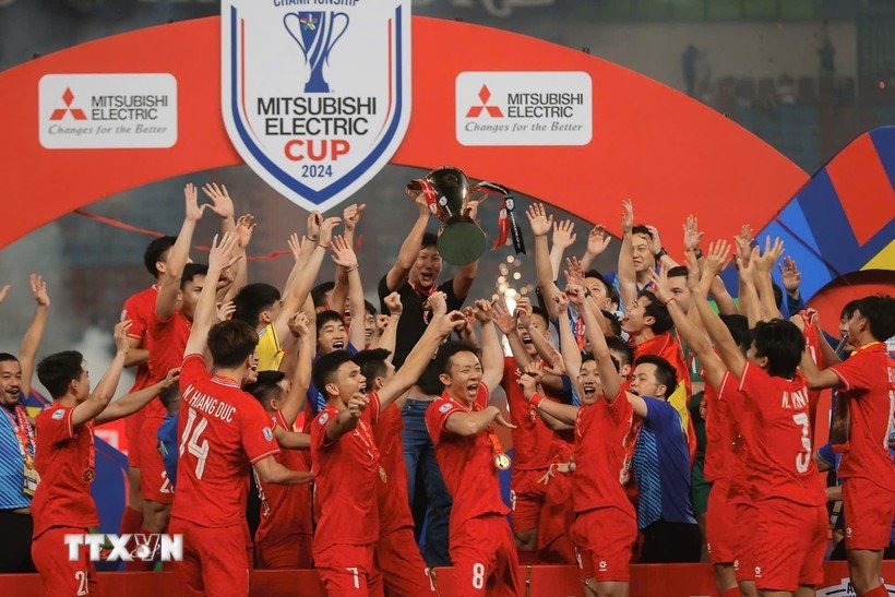 Vietnamese sports continue to make their mark in the region and the world. In photo: Vietnam becomes the champion of the 2024 ASEAN Cup. (Photo: VNA)