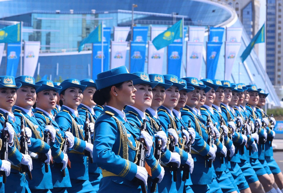 Kazakhstani armed forces at the ceremony. (Photo: VNA)