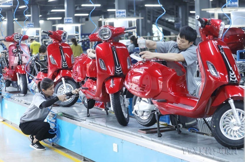 Thanks to “Doi moi”, Vietnam has transformed from a poor, underdeveloped country into a middle-income developing nation deeply integrated into the regional and global economy. In photo: Roma Life electric motorbike assembly line at DK Viet Nhat Electric Vehicle Co., Ltd. (Photo: VNA)
